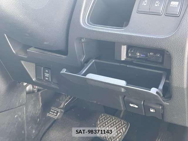Nissan SERENA 2011-10 8628798-4