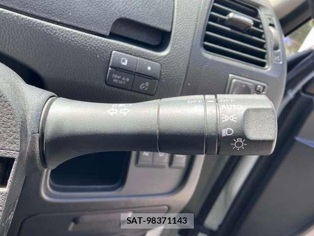 Nissan SERENA 2011-10 8628798-6