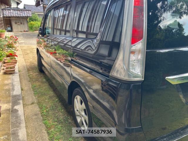 Nissan SERENA 2011-11 8628812-3