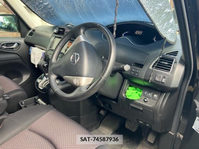 Nissan SERENA 2011-11 8628812-6