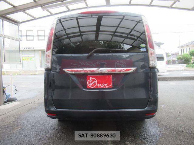 Nissan SERENA 2011-08 8666878-11