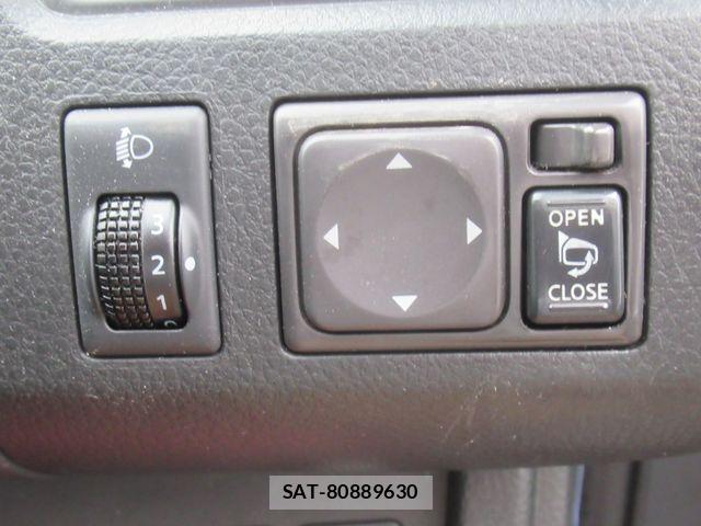 Nissan SERENA 2011-08 8666878-24