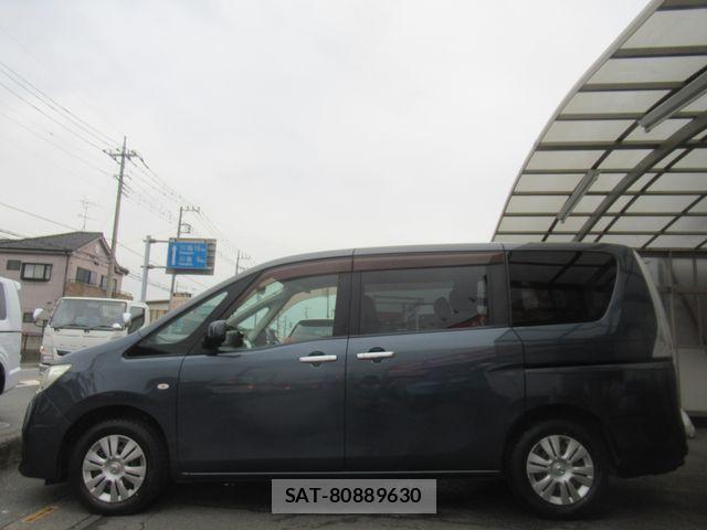 Nissan SERENA 2011-08 8666878-3