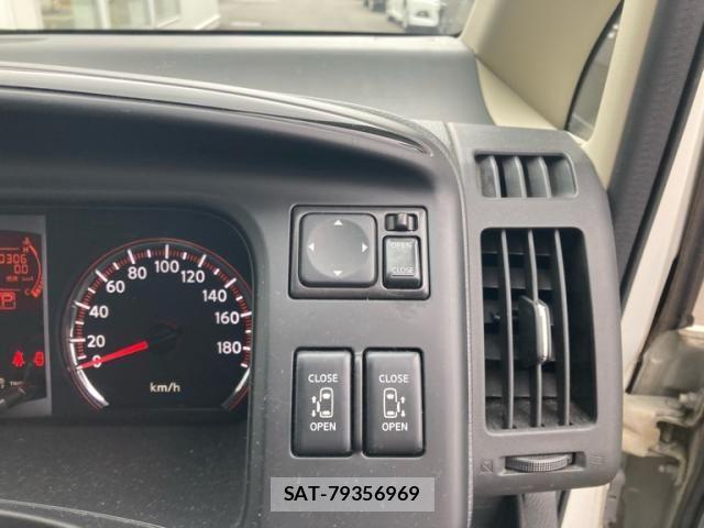 Nissan SERENA 2009-09 8661464-23