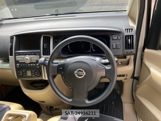 Nissan SERENA 2010-06 8661469-11