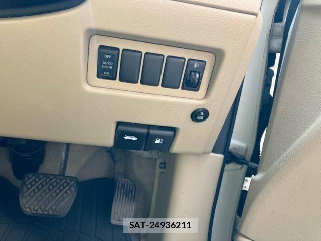 Nissan SERENA 2010-06 8661469-13