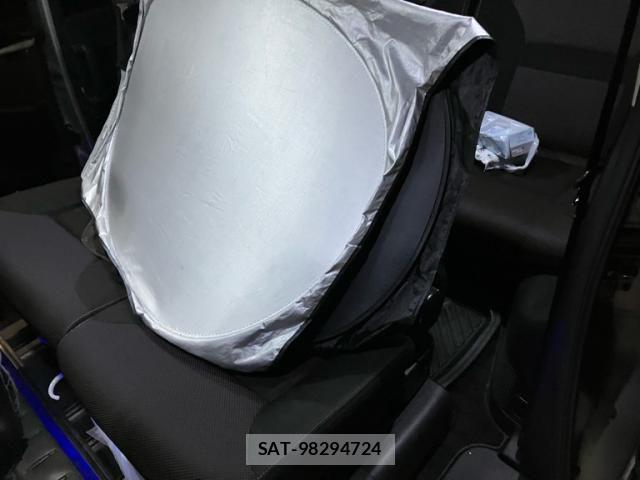 Nissan SERENA 2010-08 8666877-3