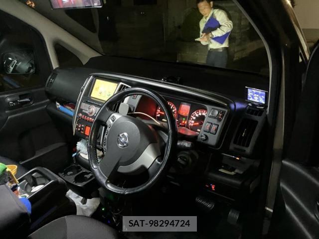 Nissan SERENA 2010-08 8666877-8