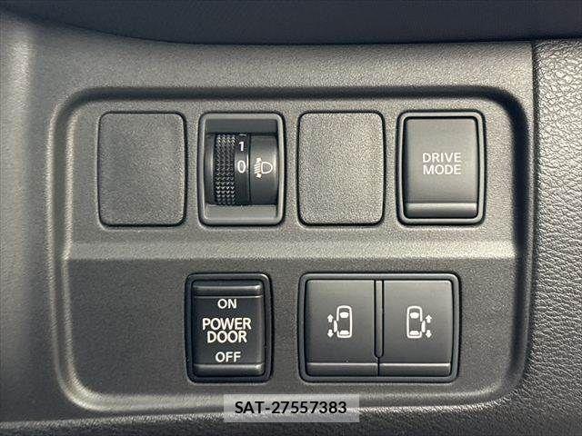 Nissan SERENA 2018-03 8686519-6