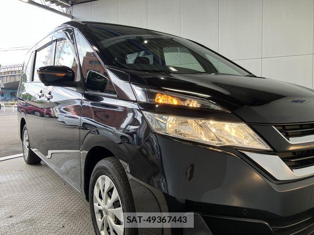 Nissan SERENA 2017-02 8745725-27