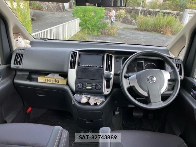 Nissan SERENA 2009-09 8745740-6