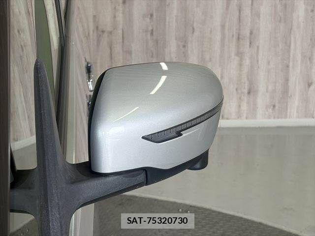 Nissan SERENA 2018-04 8745719-22