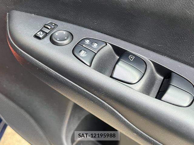 Nissan SERENA 2017-10 8745726-21