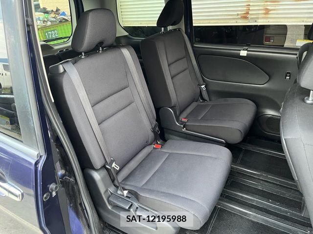 Nissan SERENA 2017-10 8745726-4