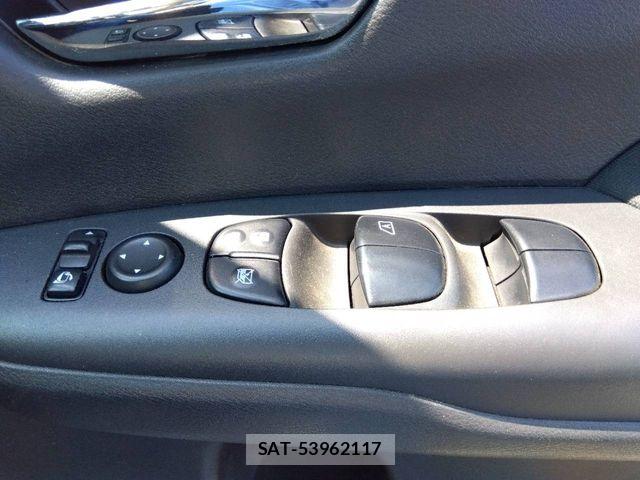 Nissan SERENA 2017-08 8781957-9