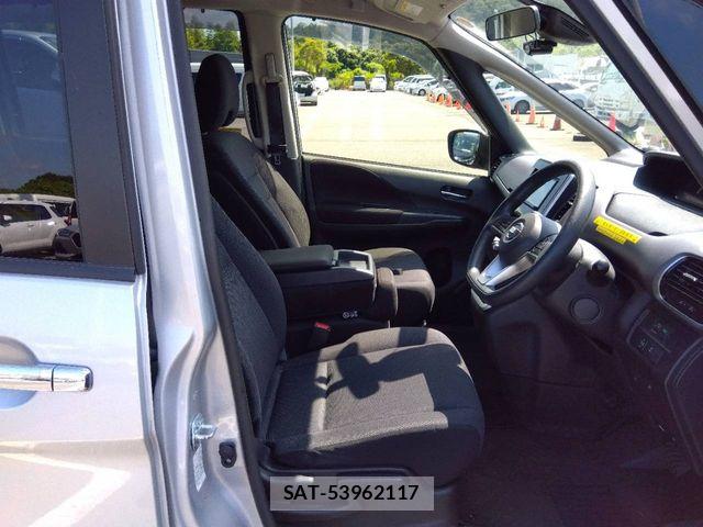 Nissan SERENA 2017-08 8781957-3