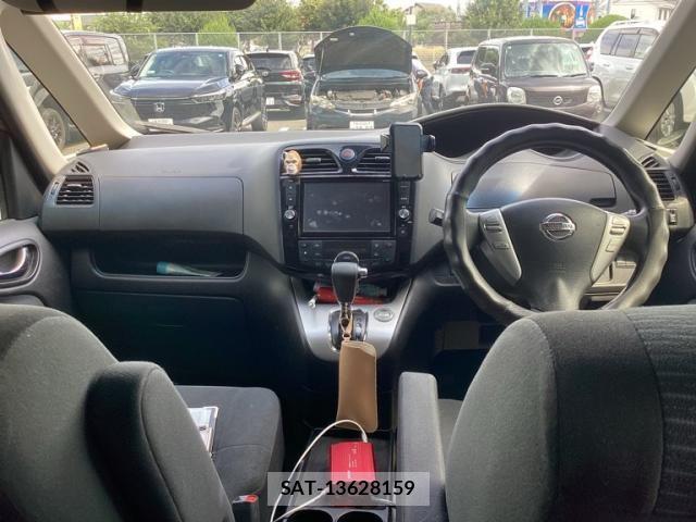 Nissan SERENA 2016-01 8781965-17