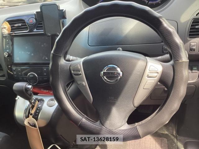 Nissan SERENA 2016-01 8781965-18