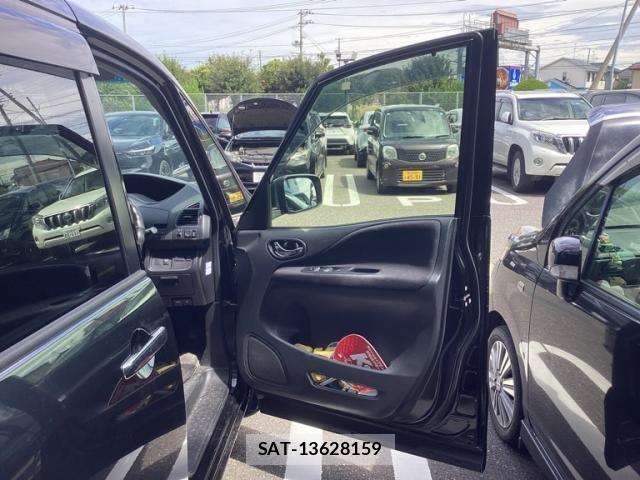 Nissan SERENA 2016-01 8781965-7