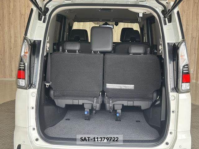 Nissan SERENA 2018-10 8781948-11
