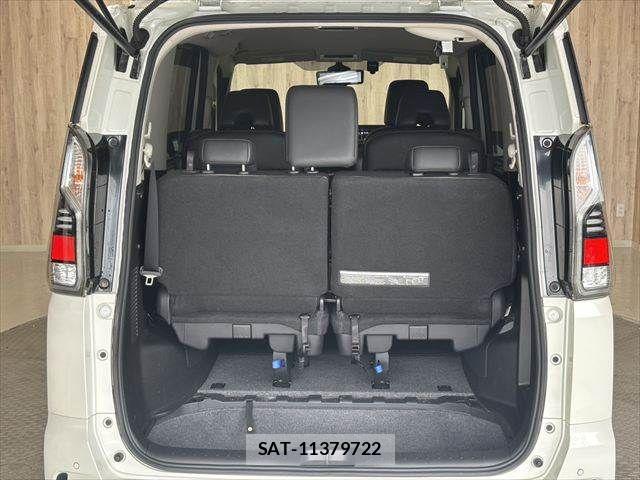 Nissan SERENA 2018-10 8781948-12