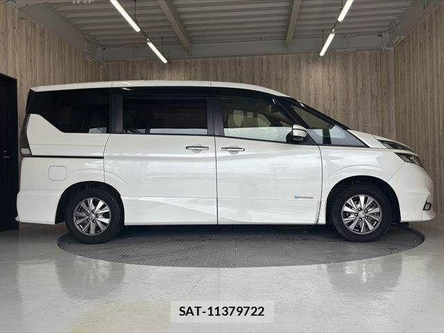 Nissan SERENA 2018-10 8781948-18