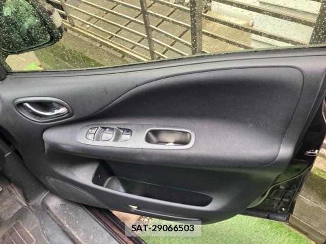 Nissan SERENA 2016-01 8781960-12