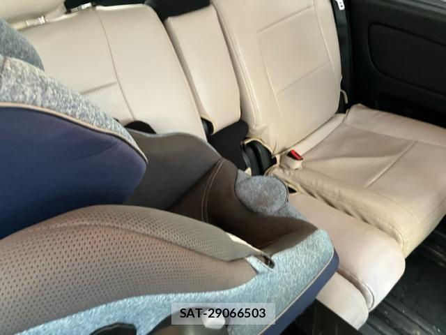 Nissan SERENA 2016-01 8781960-14