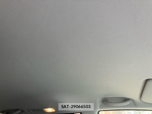 Nissan SERENA 2016-01 8781960-15