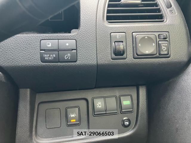 Nissan SERENA 2016-01 8781960-16