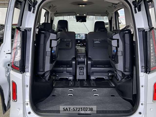 Nissan SERENA 2024-03 8781935-9