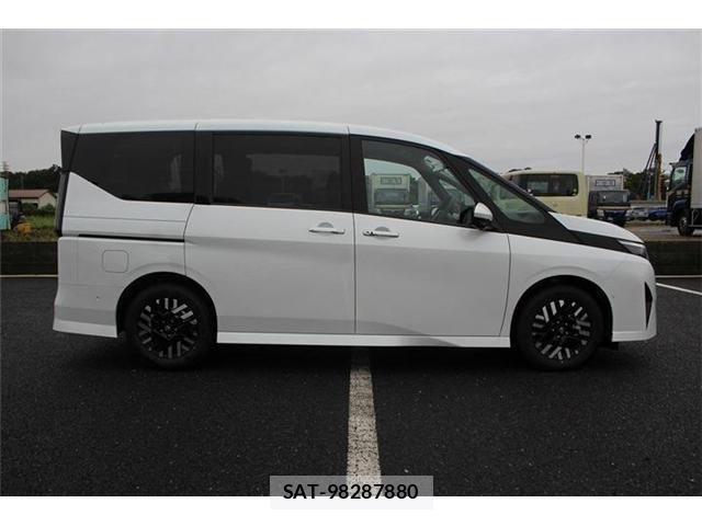 Nissan SERENA 2026-01 8781932-14