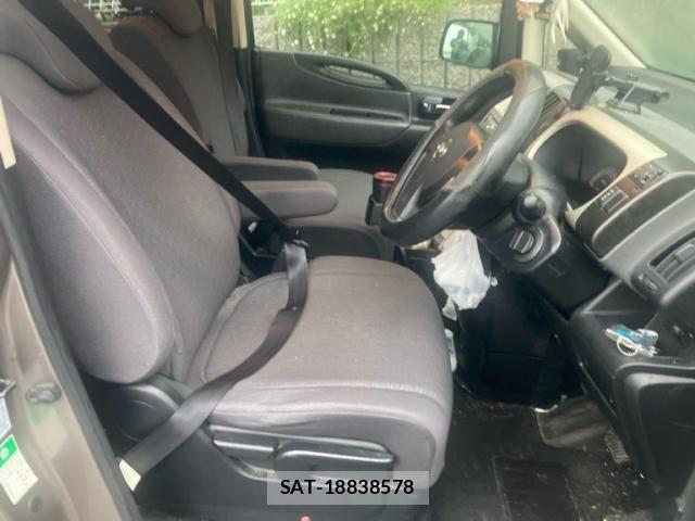 Nissan SERENA 2007-05 8781968-4