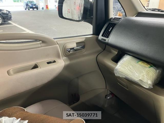 Nissan SERENA 2010-08 8781963-21