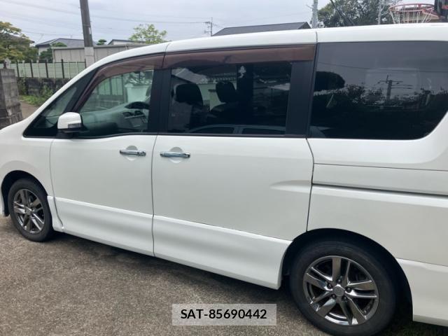 Nissan SERENA 2011-09 8831472-3
