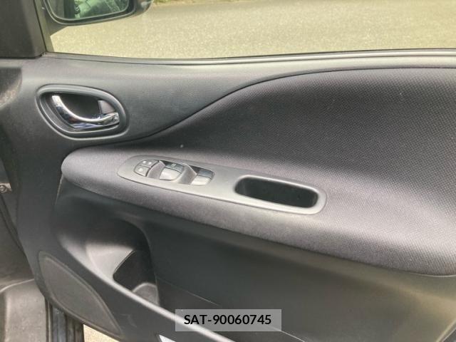 Nissan SERENA 2012-01 8831463-11