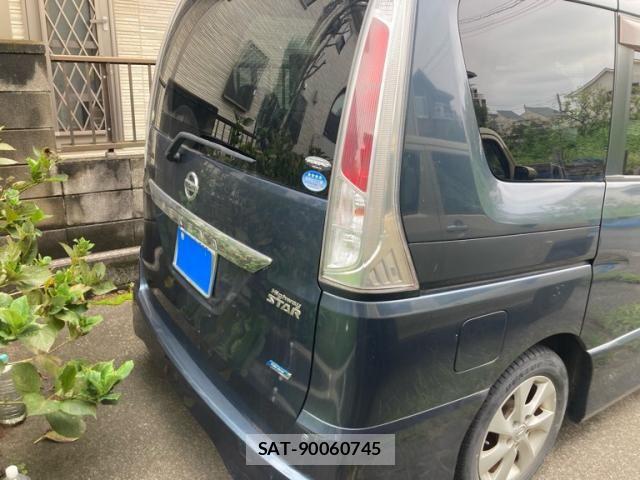 Nissan SERENA 2012-01 8831463-2