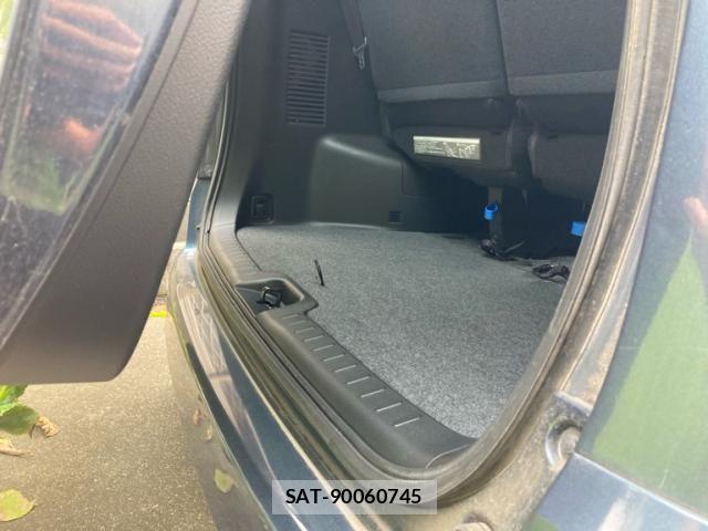 Nissan SERENA 2012-01 8831463-8