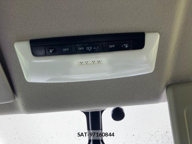 Nissan SERENA 2018-09 8831461-24