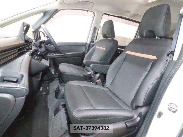 Nissan SERENA 2023-09 8831437-7