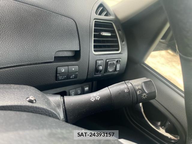 Nissan SERENA 2012-02 8831477-12