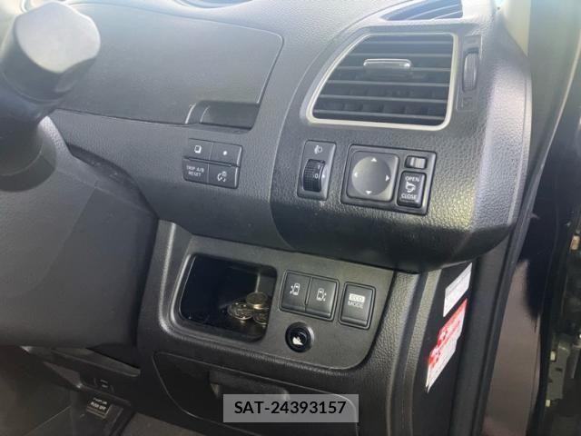 Nissan SERENA 2012-02 8831477-19