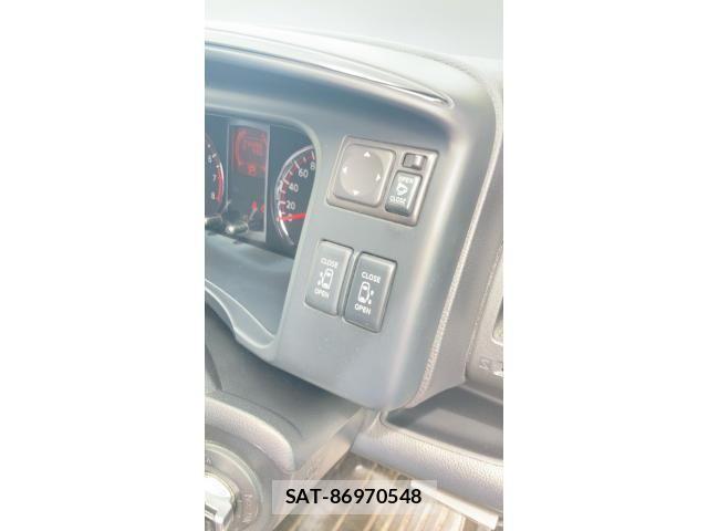 Nissan SERENA 2010-03 8831473-20