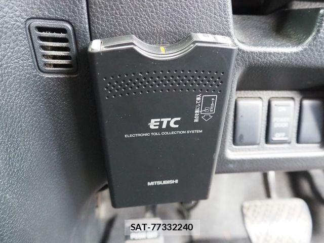 Nissan SERENA 2010-12 8831466-17