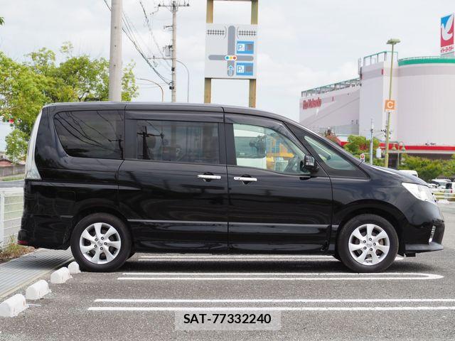 Nissan SERENA 2010-12 8831466-5