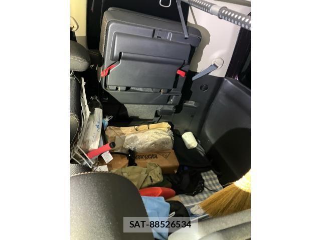 Nissan SERENA 2007-08 8831467-17