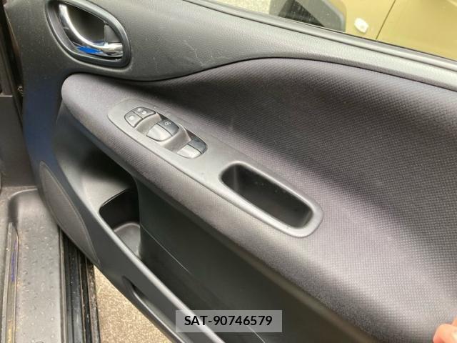 Nissan SERENA 2011-07 8831462-15