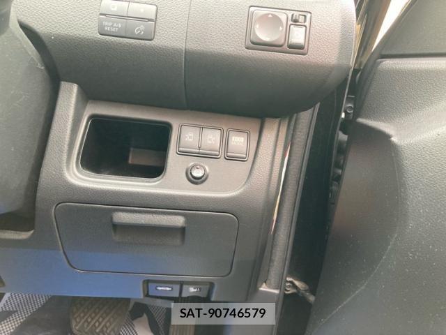 Nissan SERENA 2011-07 8831462-16