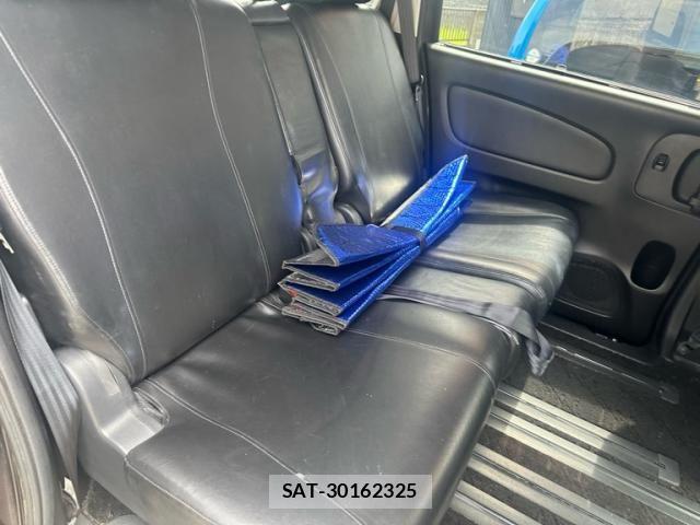 Nissan SERENA 2011-09 8831476-11