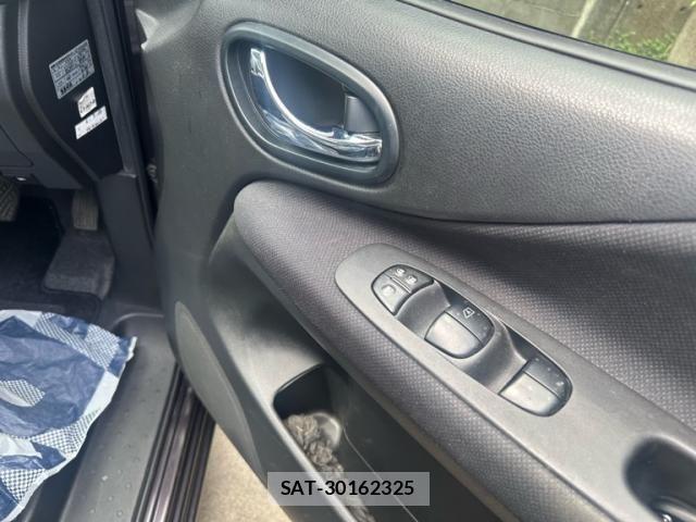 Nissan SERENA 2011-09 8831476-15
